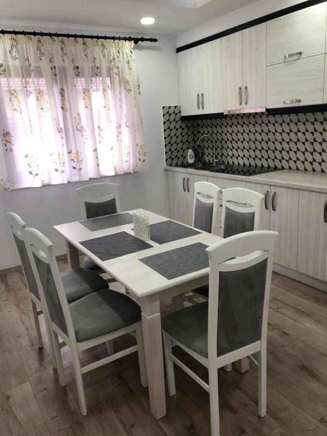 Holiday Luxury Villa With Private Garden Selimbar Exterior photo
